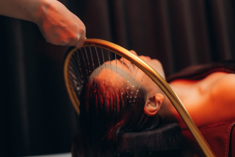 Woman,Receiving,A,Calming,Head,Massage,And,Hair,Washing,With
